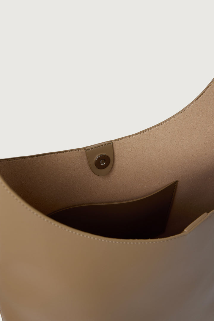EVERYDAY SHOULDER BAG in Sand — alternate angle