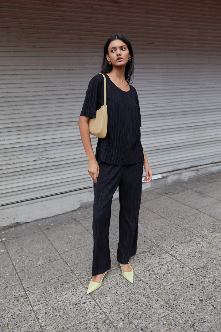 TRAPEZE SHOULDER BAG in Latte — alternate angle