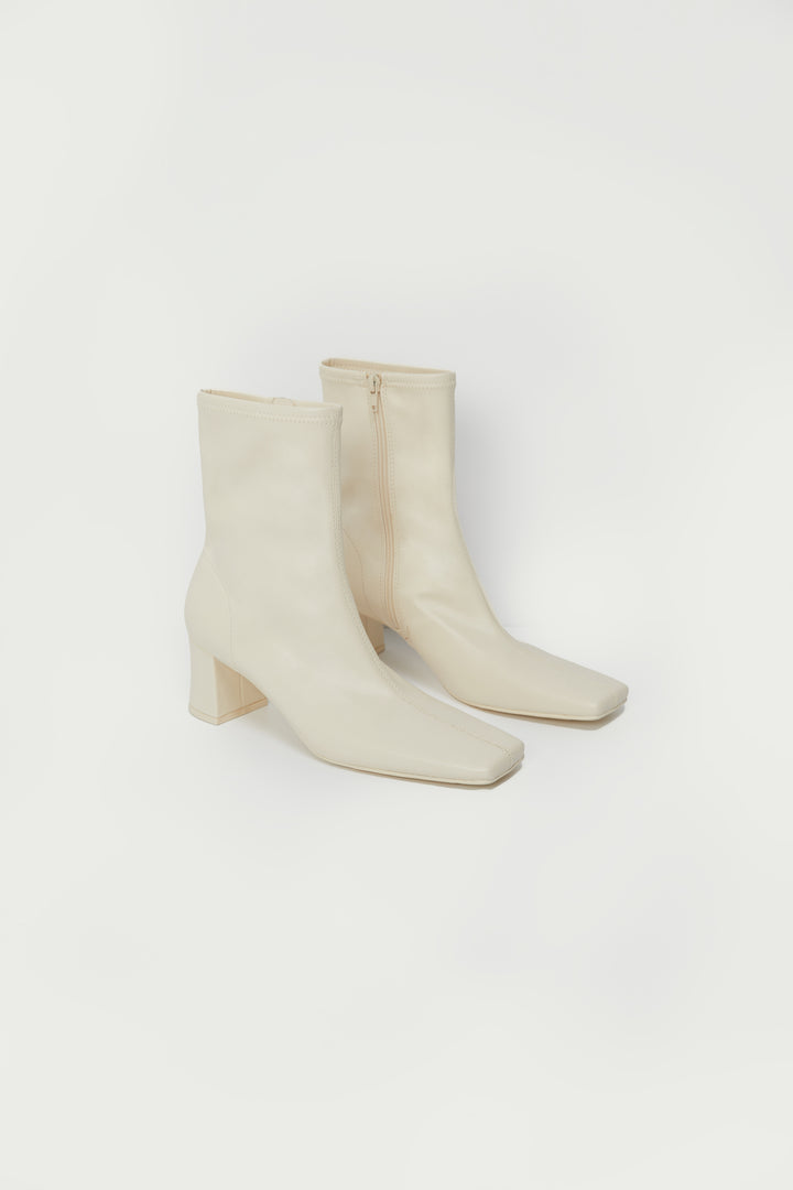 GLOVE BOOT in Cream — alternate angle