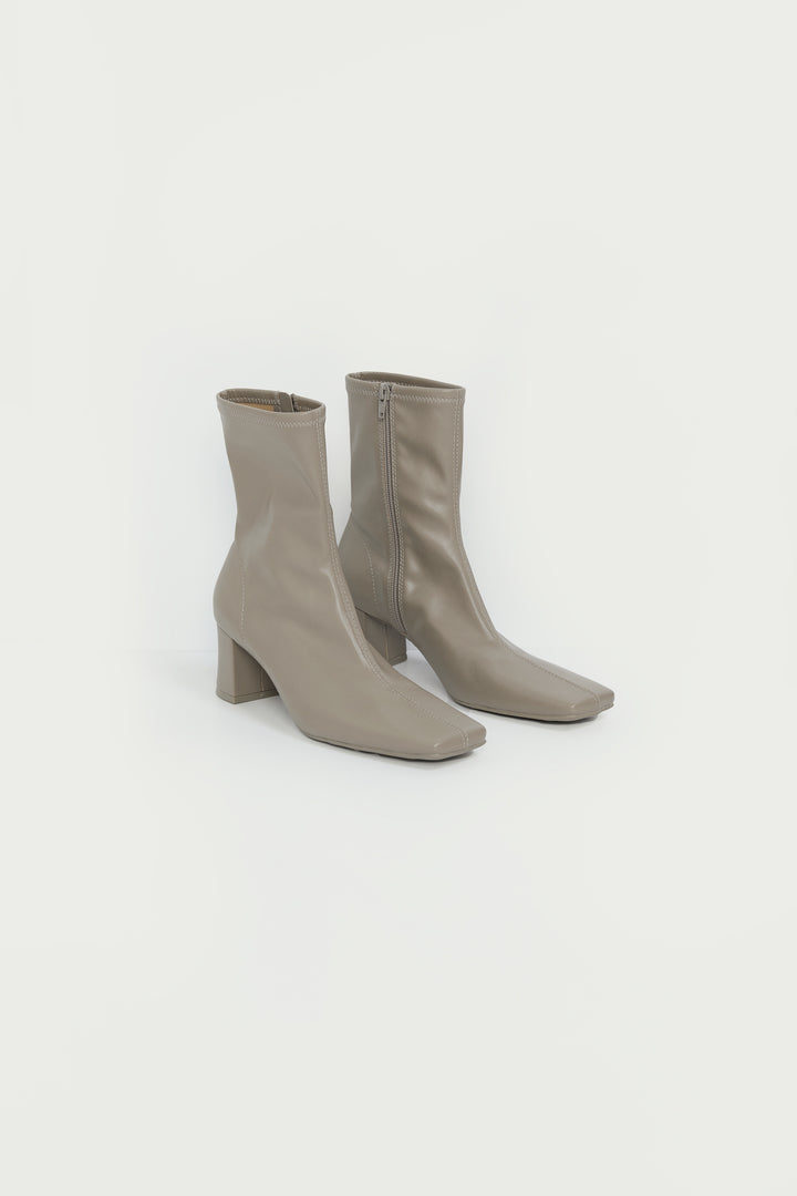 GLOVE BOOT in Taupe — alternate angle