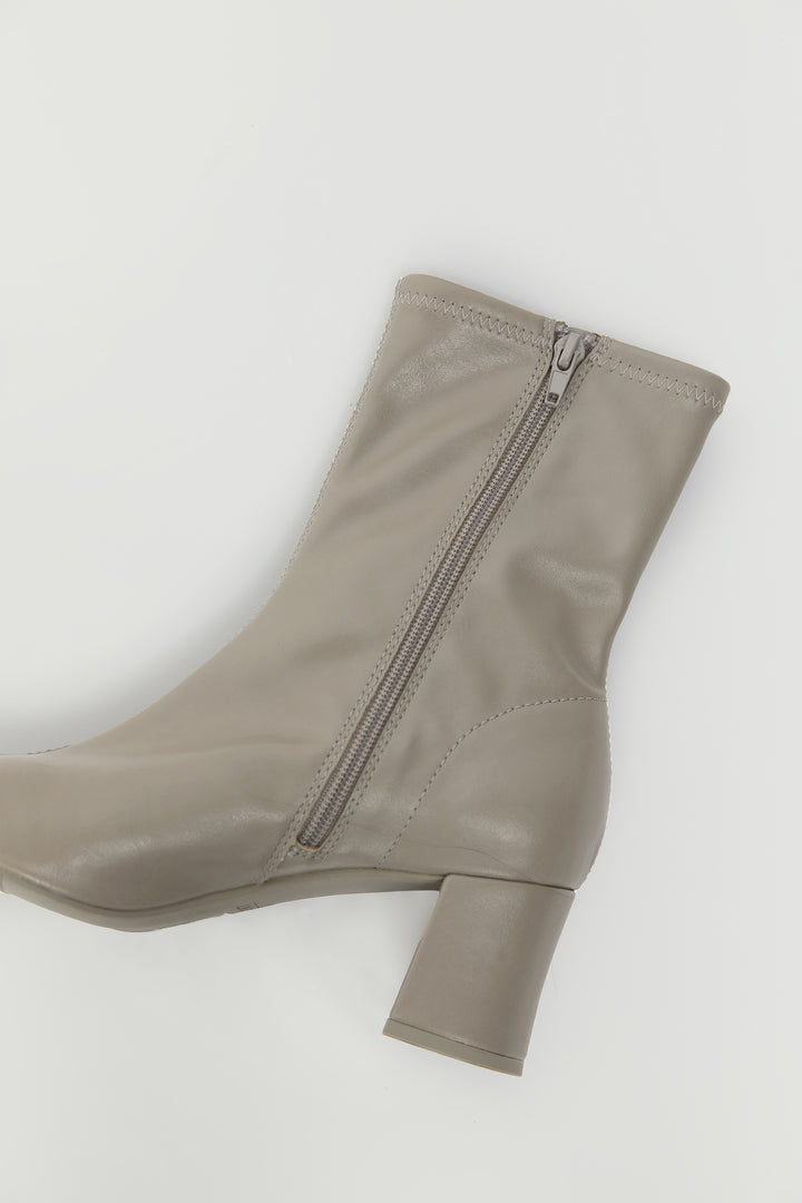 GLOVE BOOT in Taupe — alternate angle
