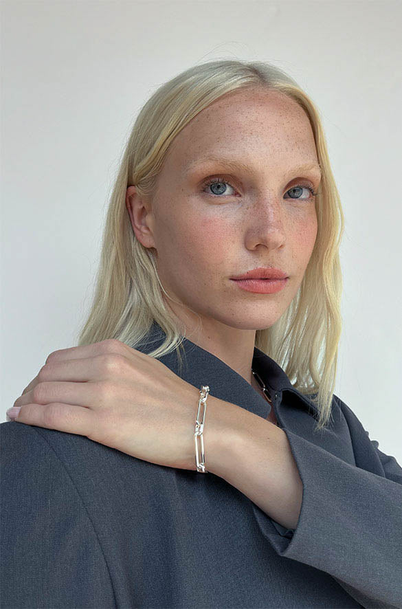 OVAL LINK CHAIN BRACELET in Silver — alternate angle