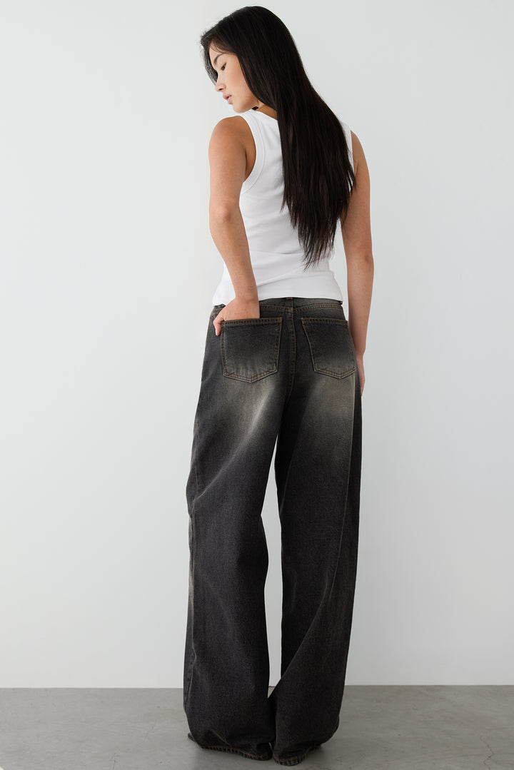 MID-RISE CURVED LEG VINTAGE WASH JEAN