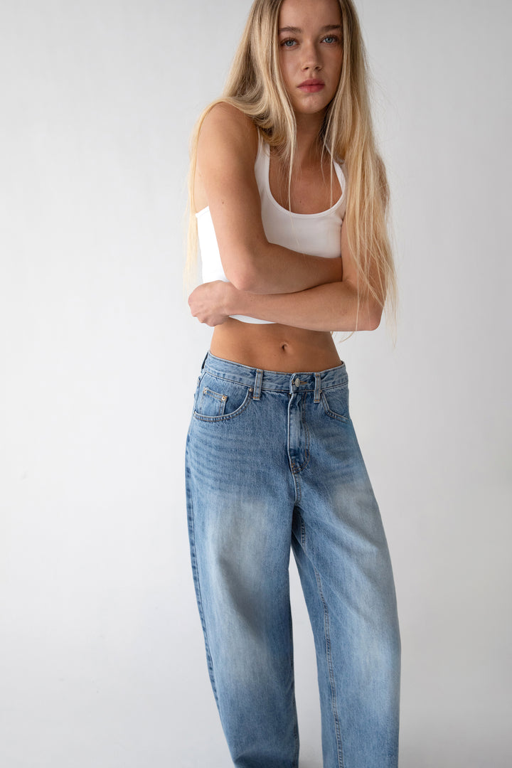 28" LENGTH LIGHT WASH CURVED LEG JEAN in Light Wash — alternate angle