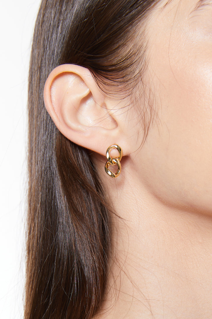 LINKED CHAIN DROP EARRING in Gold — alternate angle