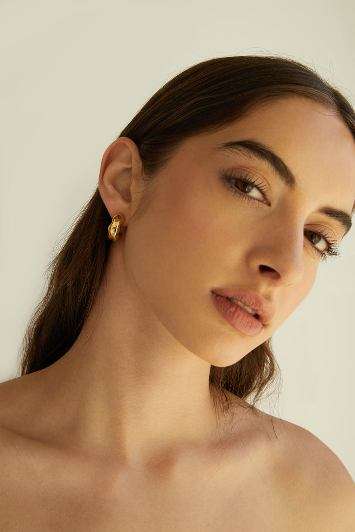 ABSTRACT CHUNKY HOOPS in Gold — alternate angle