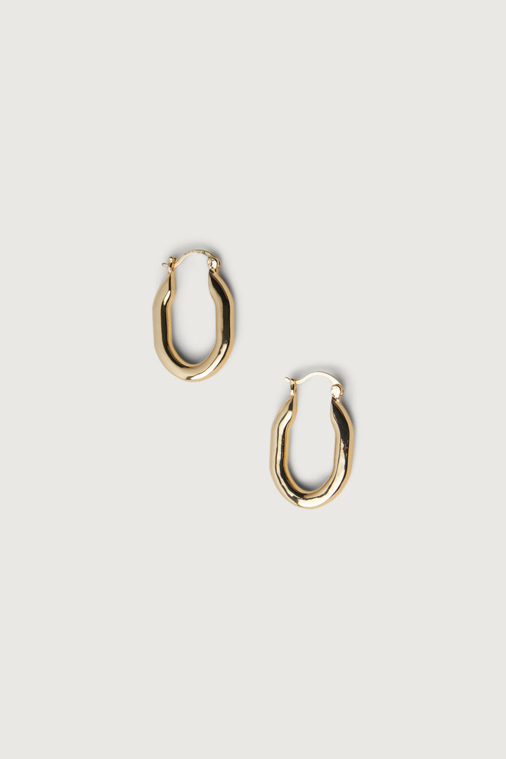 OVAL HOOP EARRING in Gold — alternate angle