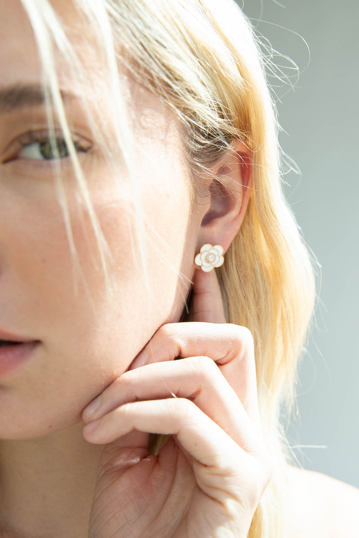 FLOWER EARRING WITH PEARL in White — alternate angle