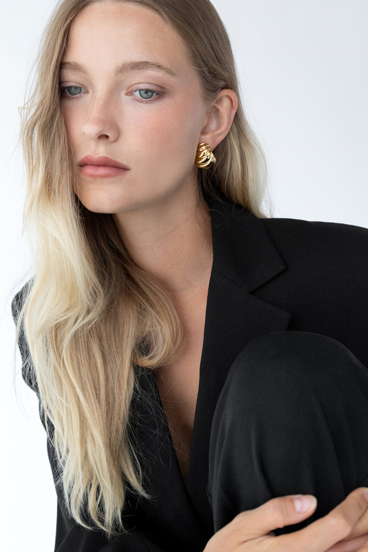 SEASHELL EARRING in Gold — alternate angle