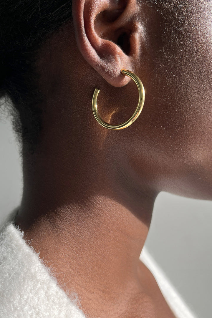 MEDIUM HOOPS in Gold — alternate angle