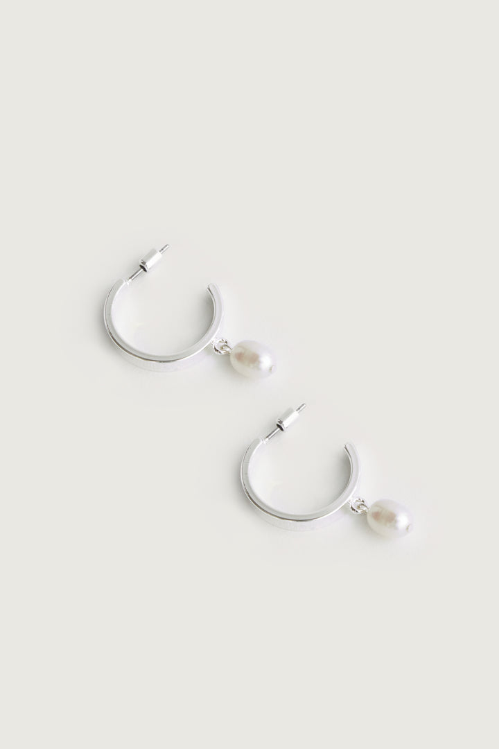 HOOP WITH PEARL in Silver — alternate angle