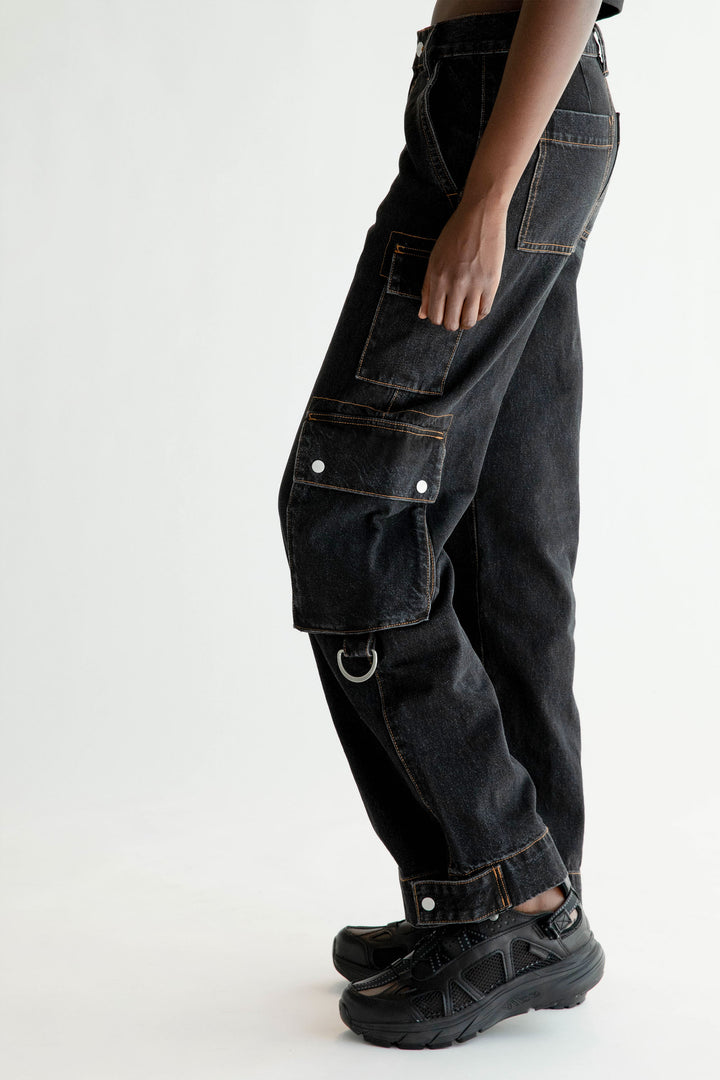 OAK 02 RELAXED MID-RISE CARGO JEAN in Washed Black — alternate angle