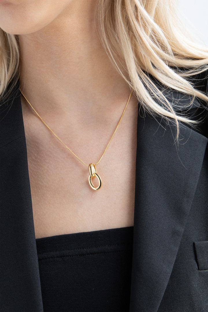 DOUBLE HOOP PENDANT NECKLACE in Gold — alternate angle