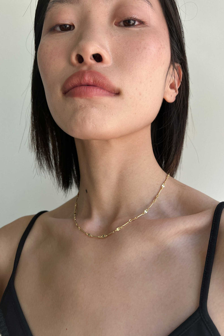 TWISTED CHAIN NECKLACE in Gold — alternate angle