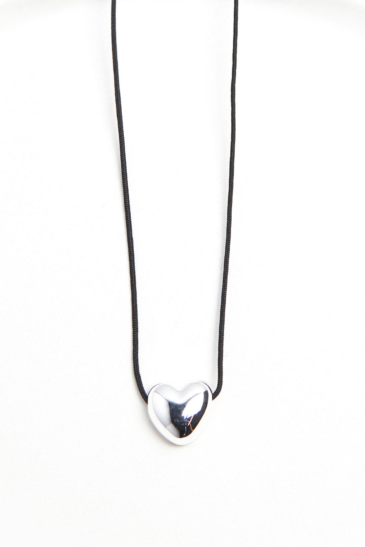 CHAIN NECKLACE WITH HEART PENDANT in Silver Black — alternate angle