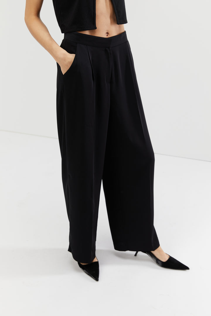 SINGLE PLEAT WIDE LEG PANT in Black — alternate angle