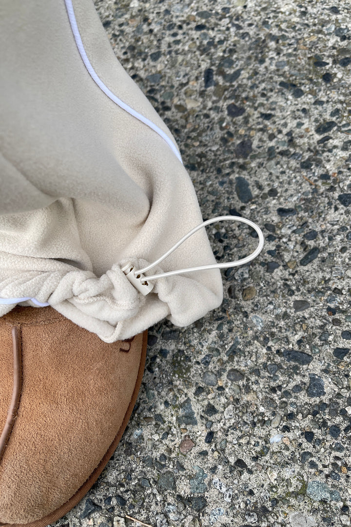 FLEECE PANT WITH CONTRAST PIPING in Fog — alternate angle