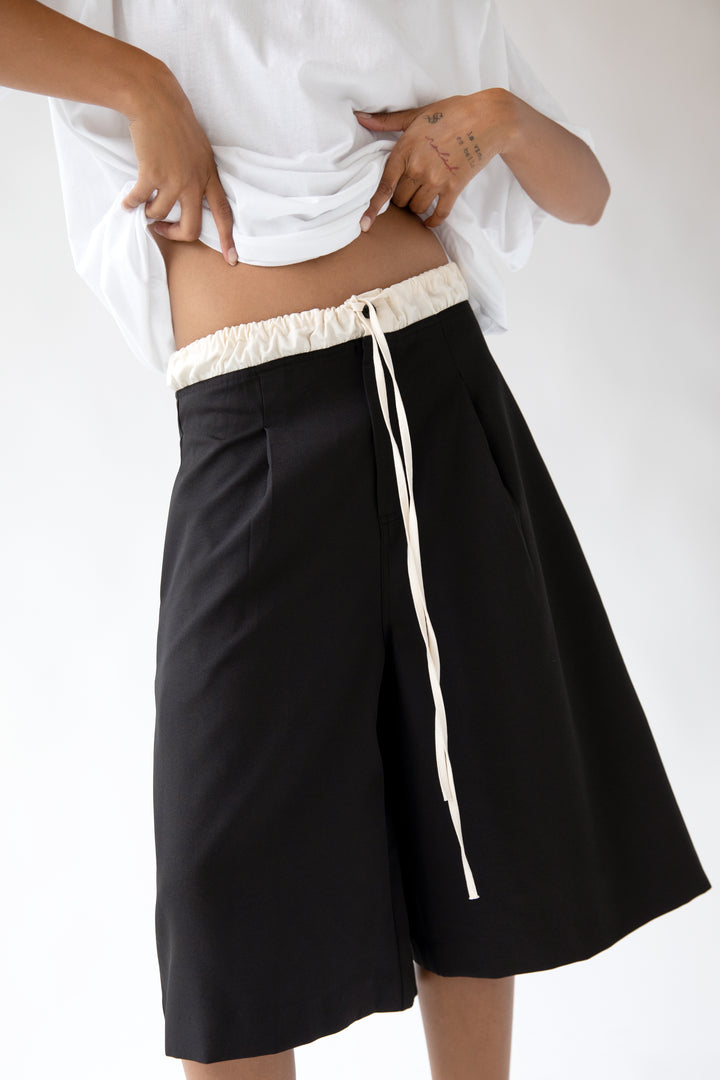 KNEE-LENGTH TROUSERS in Black — alternate angle