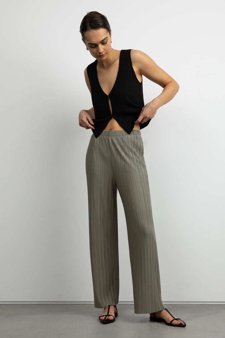 PLEATED LOUNGE PANT in Vetiver — alternate angle