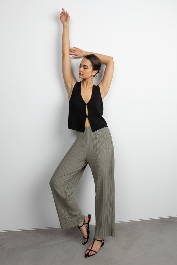 PLEATED LOUNGE PANT in Vetiver — alternate angle