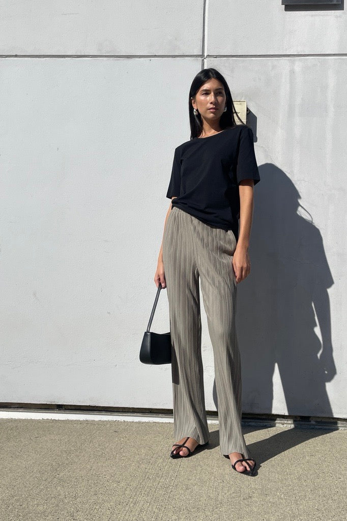 PLEATED LOUNGE PANT in Vetiver — alternate angle