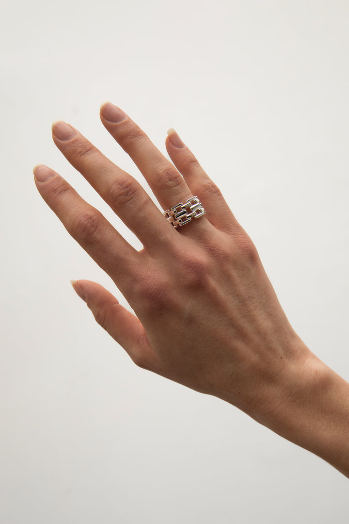 PANTHER LINK RING in Silver — alternate angle