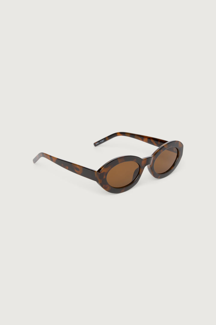 OVAL SUNGLASSES