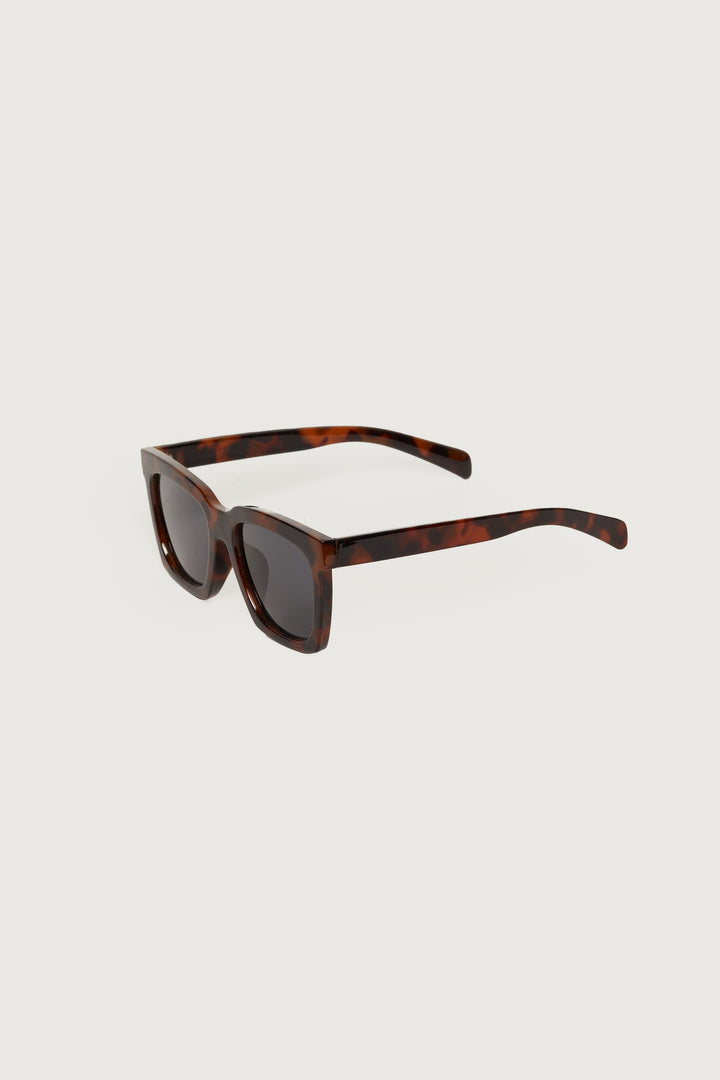 OVERSIZED FRAME SUNGLASSES in Tortoise Shell Black — alternate angle