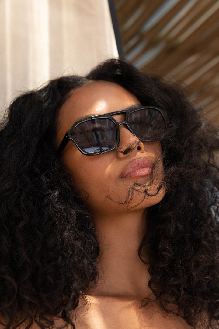 VINTAGE AVIATOR SUNGLASSES in Black Black — alternate angle