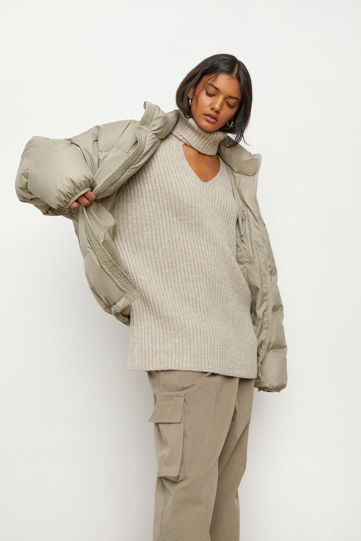 OVERSIZED TURTLENECK SWEATER in Heather Beige — alternate angle