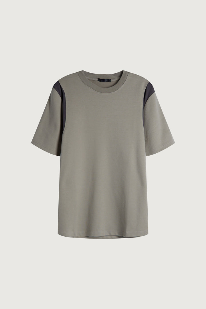 SHOULDER PANEL T-SHIRT in Laurel Oak Asphalt — alternate angle