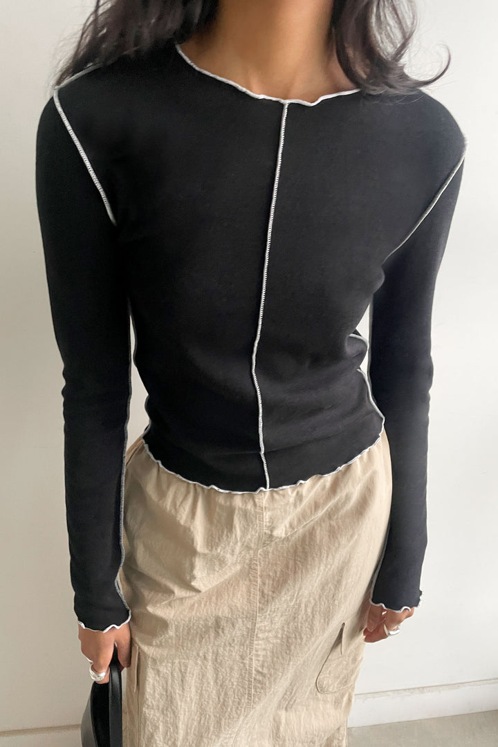 EXPOSED SEAM TOP in Black — alternate angle