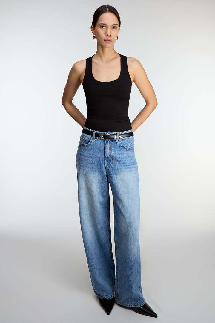 FORM SCOOP NECK TANK TOP