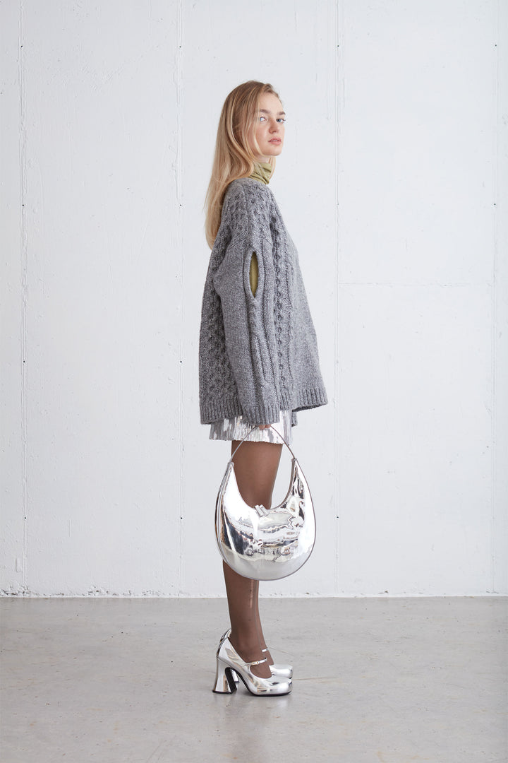 STRUCTURED CURVED SHOULDER BAG IN SILVER