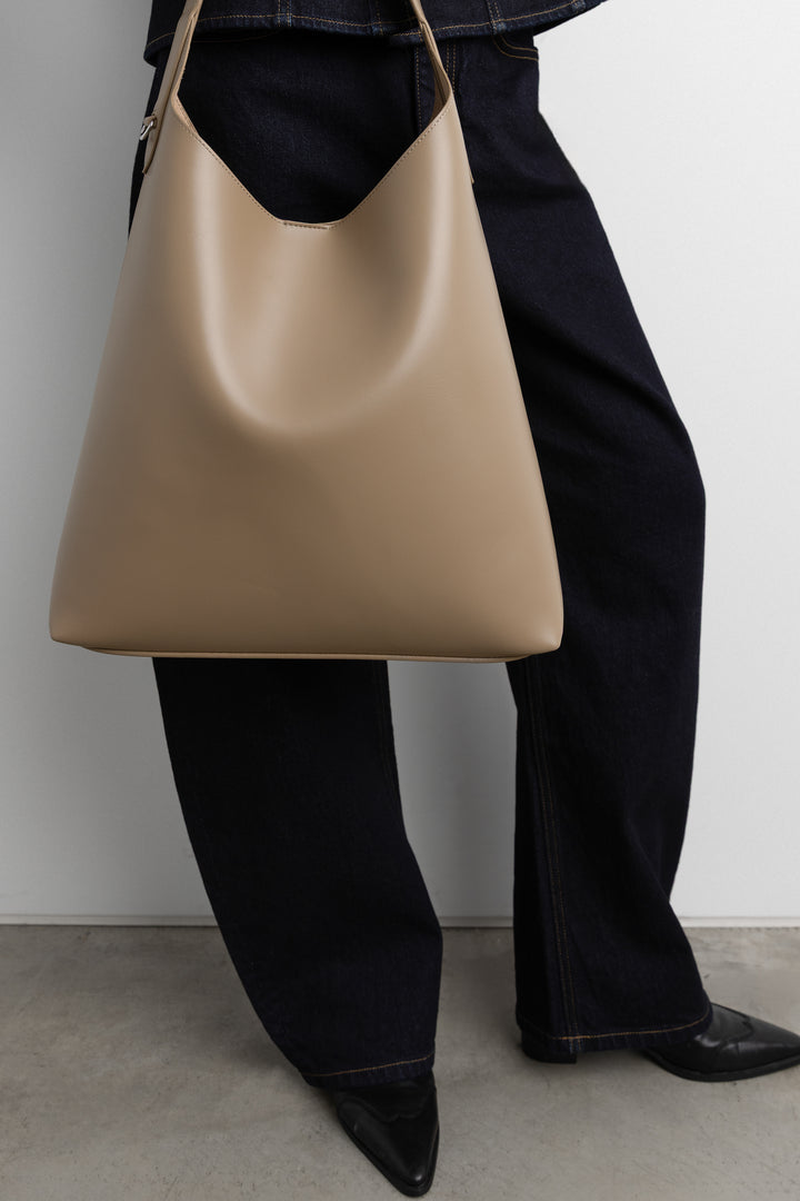 EVERYDAY SHOULDER BAG in Sand — alternate angle