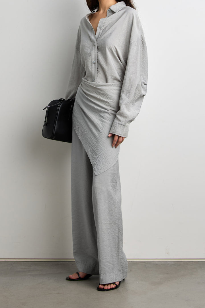 LIGHTWEIGHT CRINKLED SHIRT WITH BACK CINCHING BUTTONS in ULTIMATE GREY — alternate angle