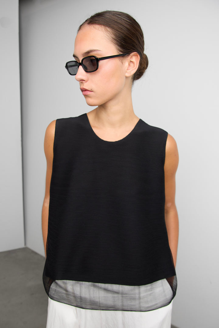 OVERSIZED PLISSE TOP in Black — alternate angle
