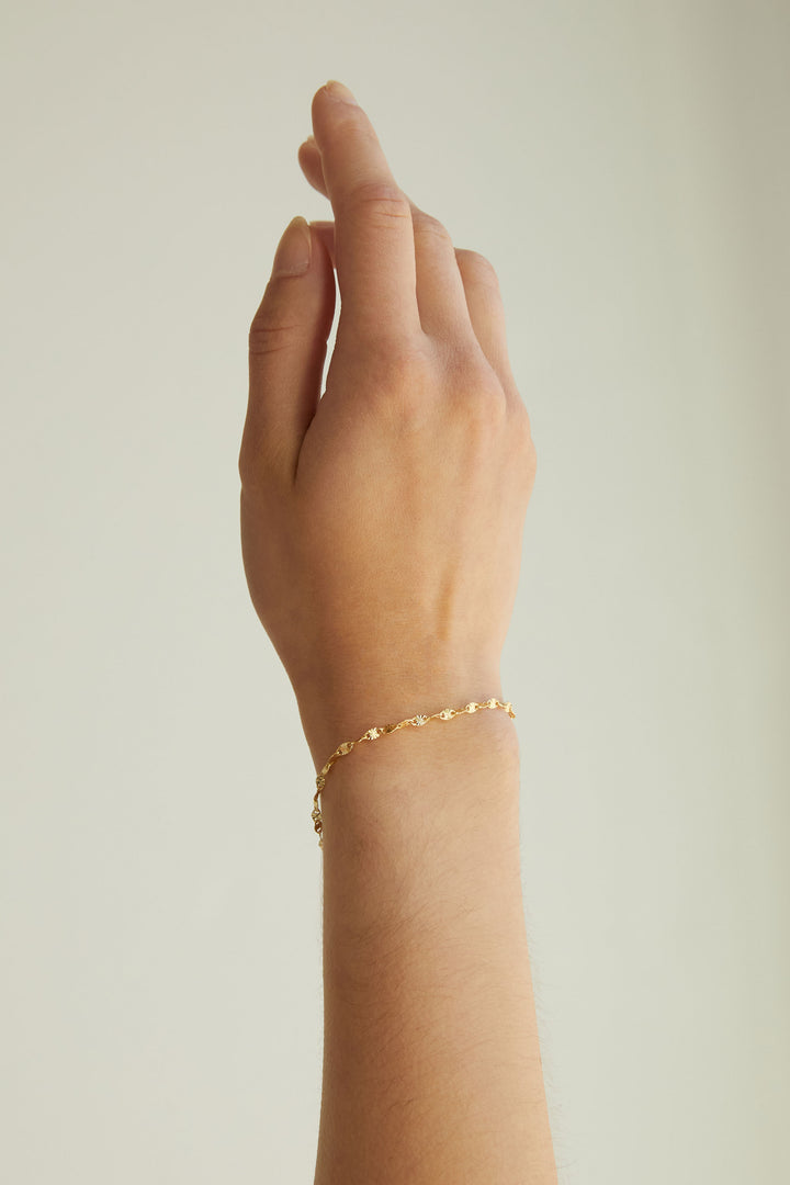 DAINTY BRACELET