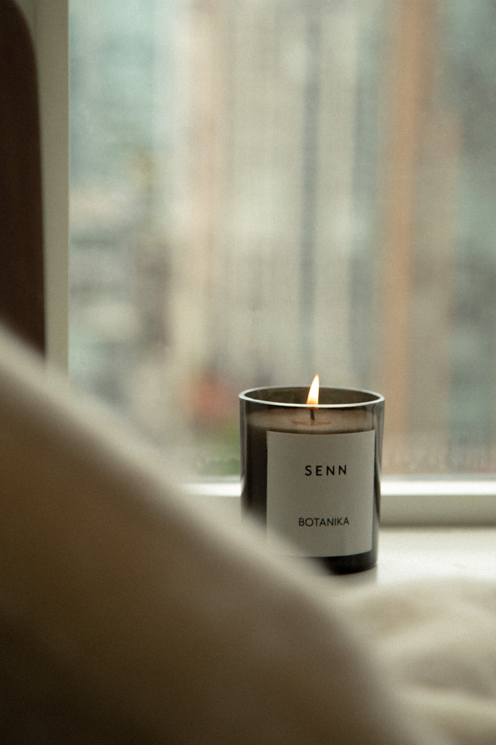 SCENTED CANDLE