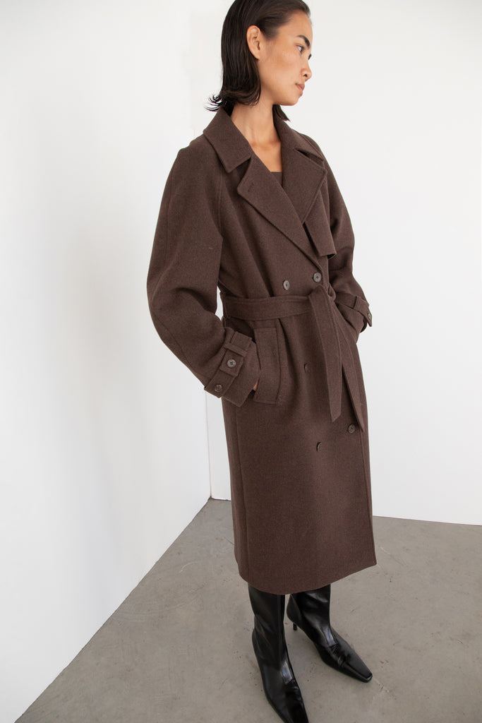 Trench Coat ladies size 18 Long newest mocha color double breasted lined with belt