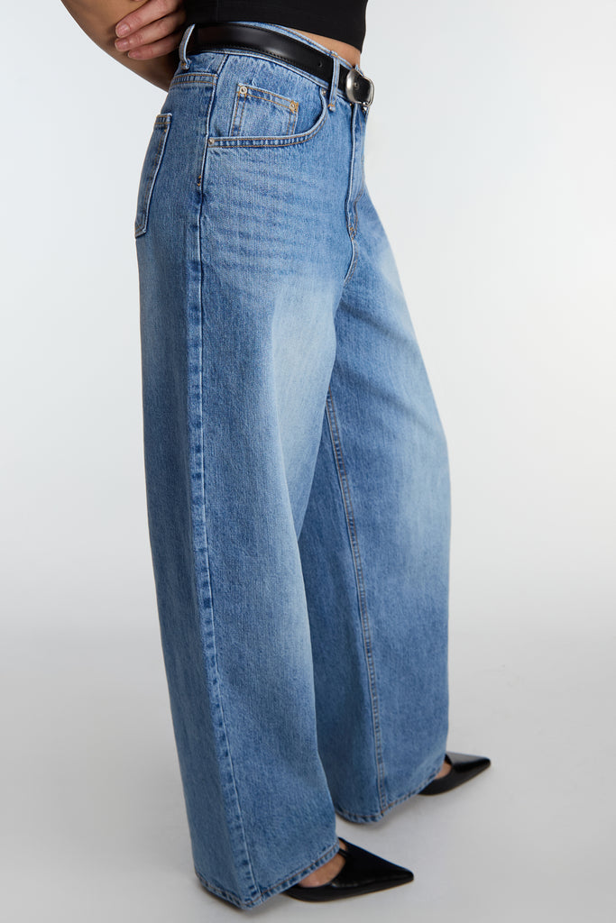 Light Wash Mid-Rise Wide Leg Jean | OAK + FORT