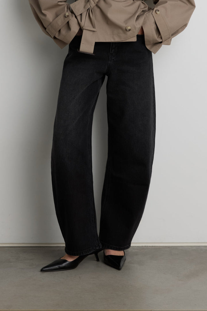 POINTED TOE SLING BACK KITTEN HEEL in Polished Black — alternate angle