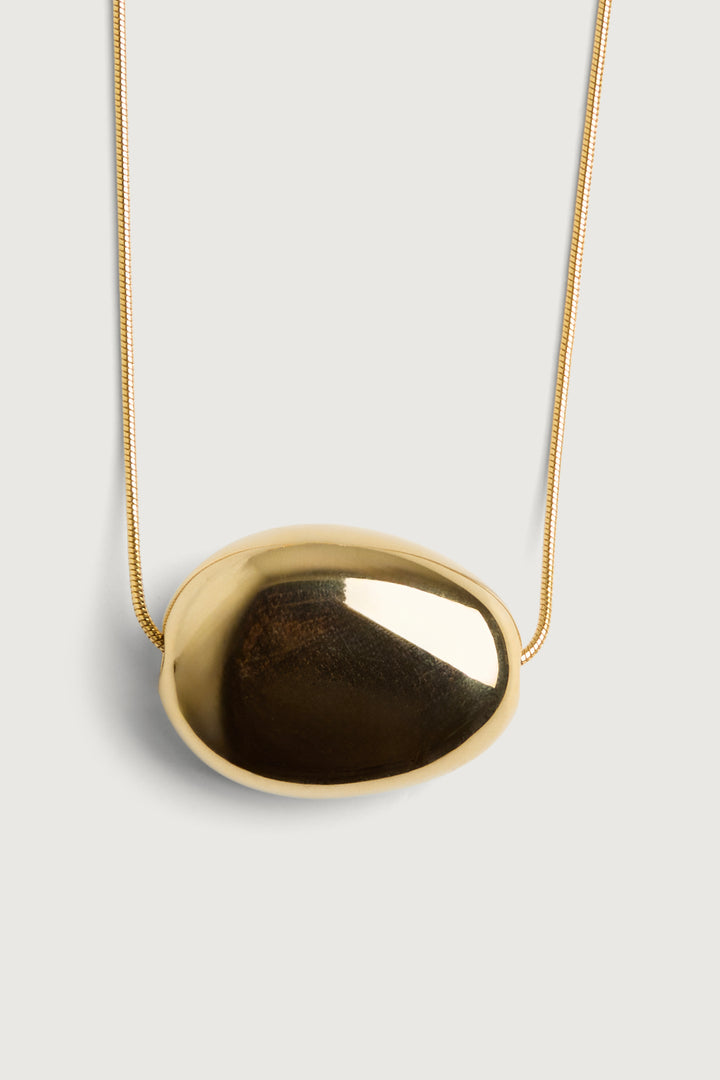 PEBBLE PENDANT NECKLACE in Gold — alternate angle