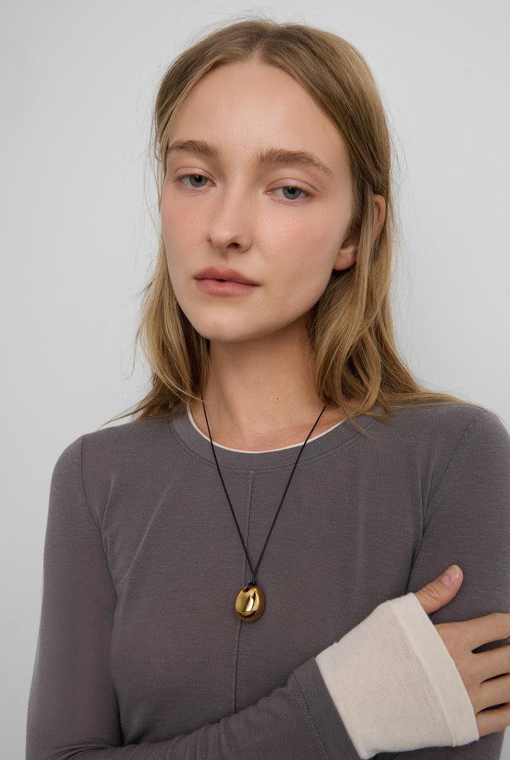 ADJUSTABLE NECKLACE WITH GOLD PENDANT