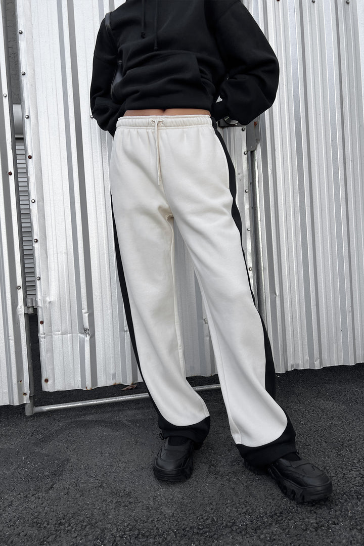 SWEATPANT WITH SEAM DETAIL