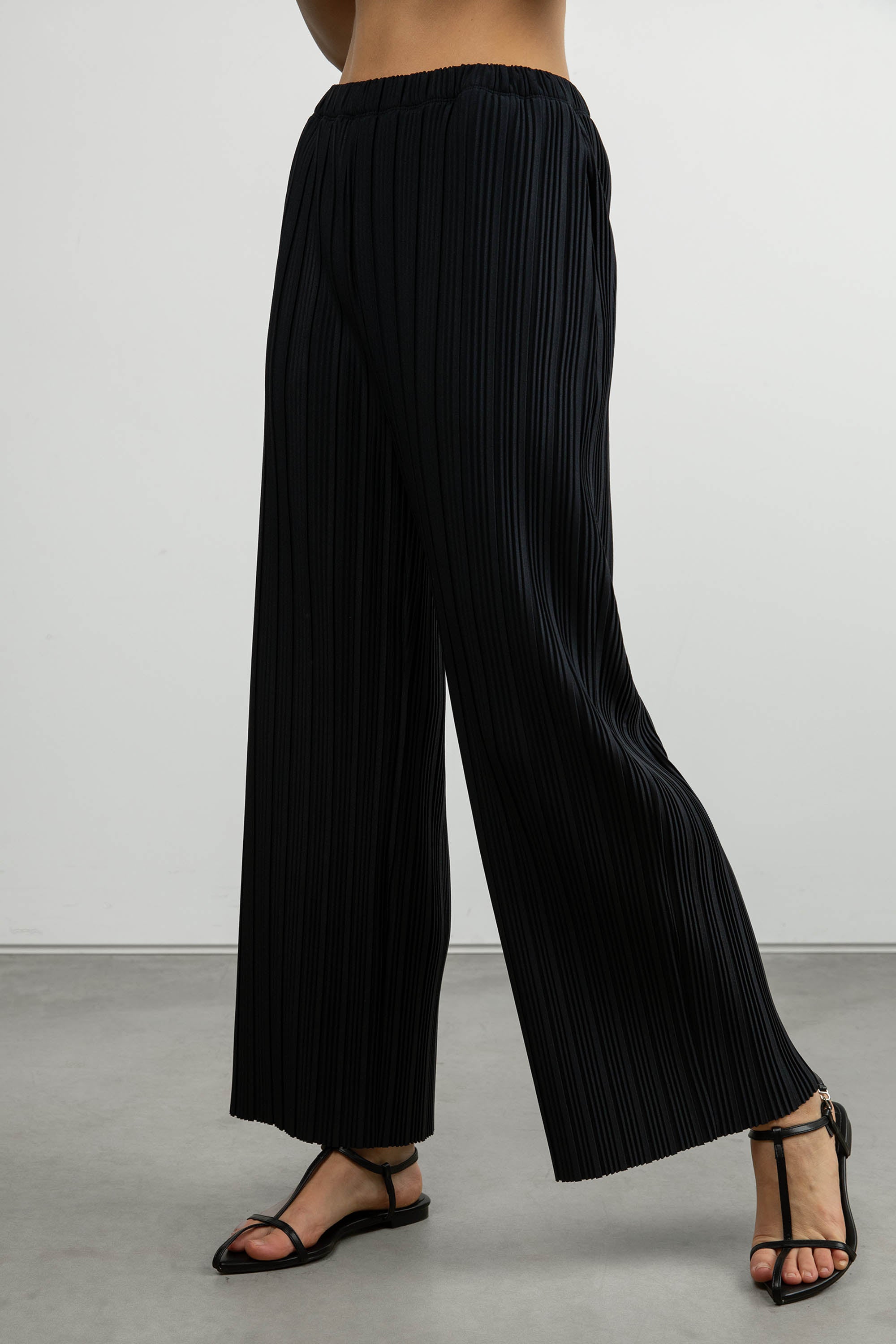 Pleated Elastic Waist Pant | OAK + FORT