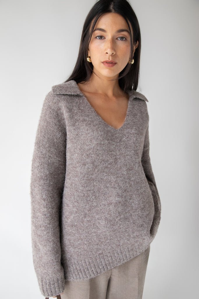 OVERSIZED COLLARED V NECK SWEATER