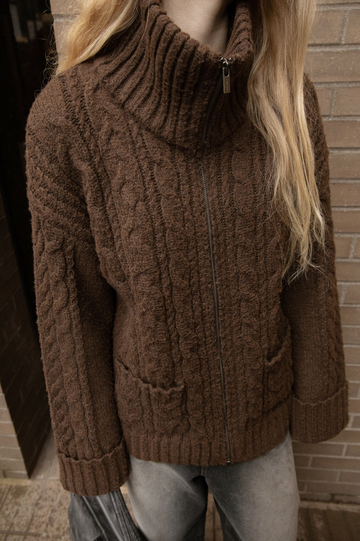 HIGH-NECKLINE CABLE KNIT ZIP-UP CARDIGAN