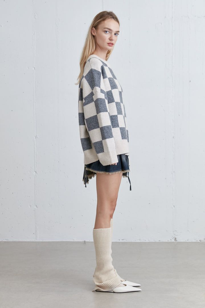 CHECKERED CREWNECK SWEATER