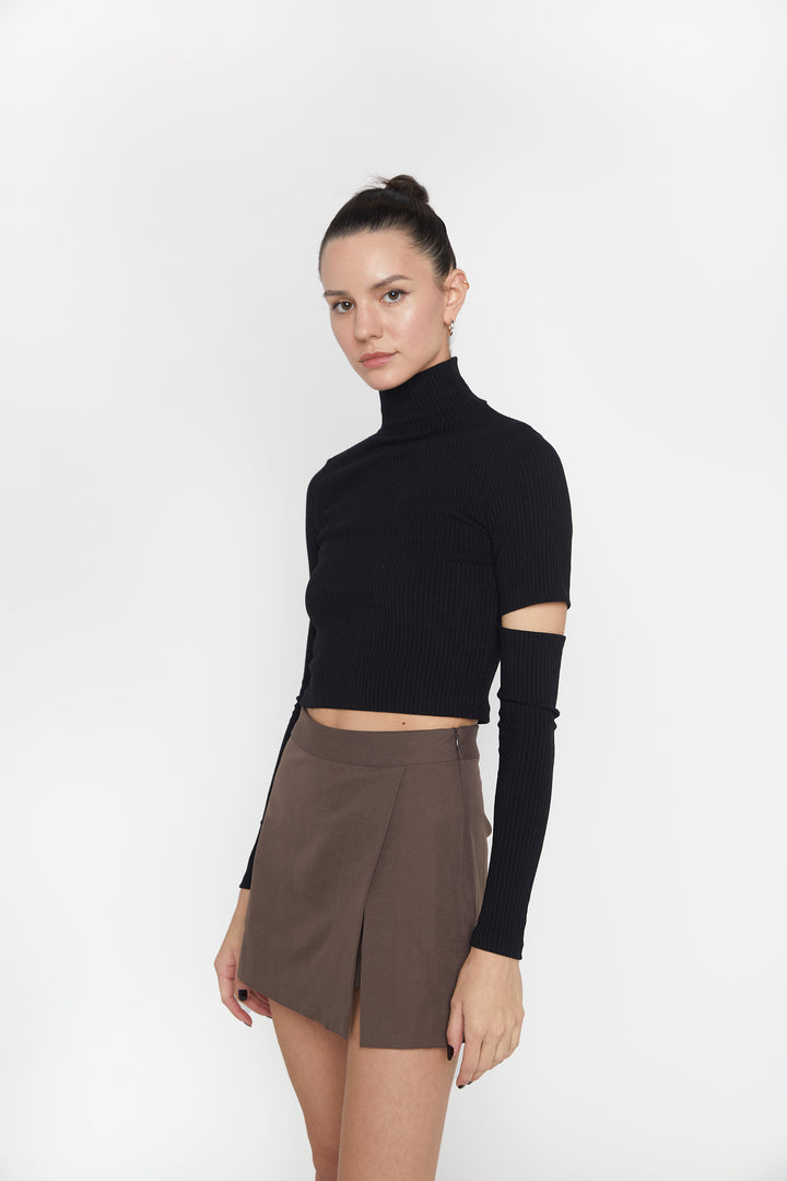 CUTOUT TURTLENECK TOP